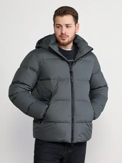 Куртка утепленная зеленого цвета с капюшоном